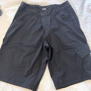 Men’s Lululemon Pin-striped shorts